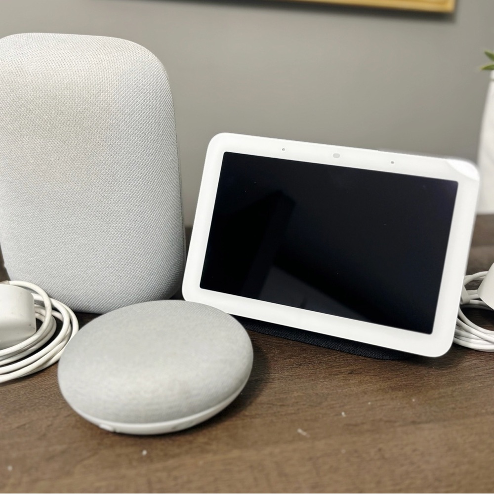 Google Smart Home Hub and Speaker Set - White
